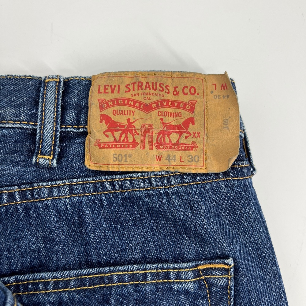 Levis 501 Original Fit Jeans Mens 44x30 Blue Denim Medium Wash Button Fly - Picture 6 of 9